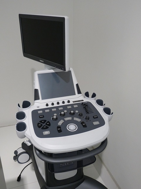 Ecografia muscolo-scheletrica con monitor in ambulatorio